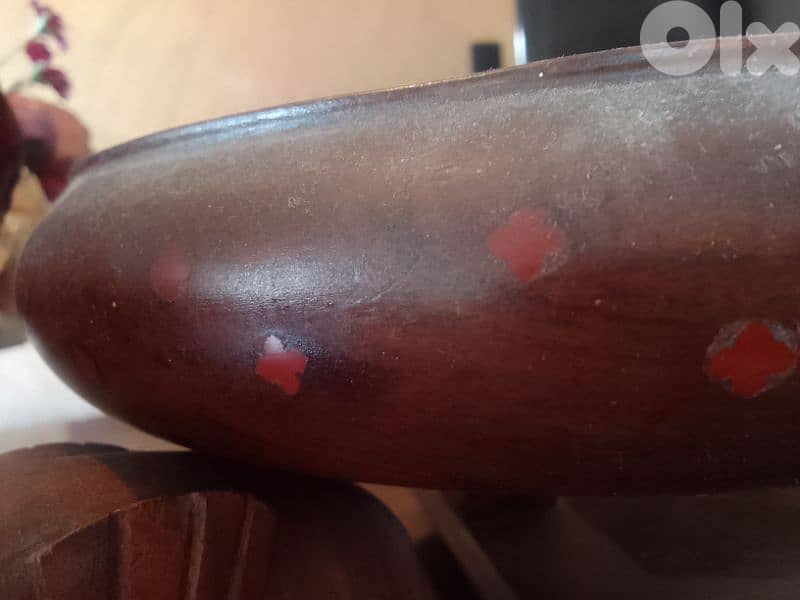 100 years old wooden plate with elephants 2