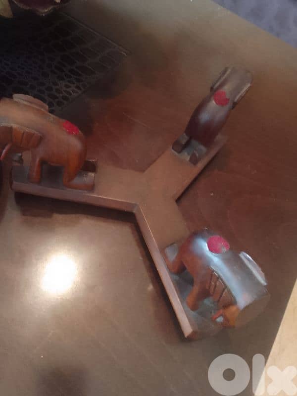 100 years old wooden plate with elephants 3