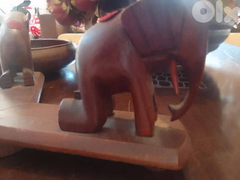 100 years old wooden plate with elephants 4