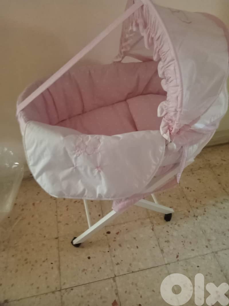 Car Seat JOI & Bassinet Used Like New 2