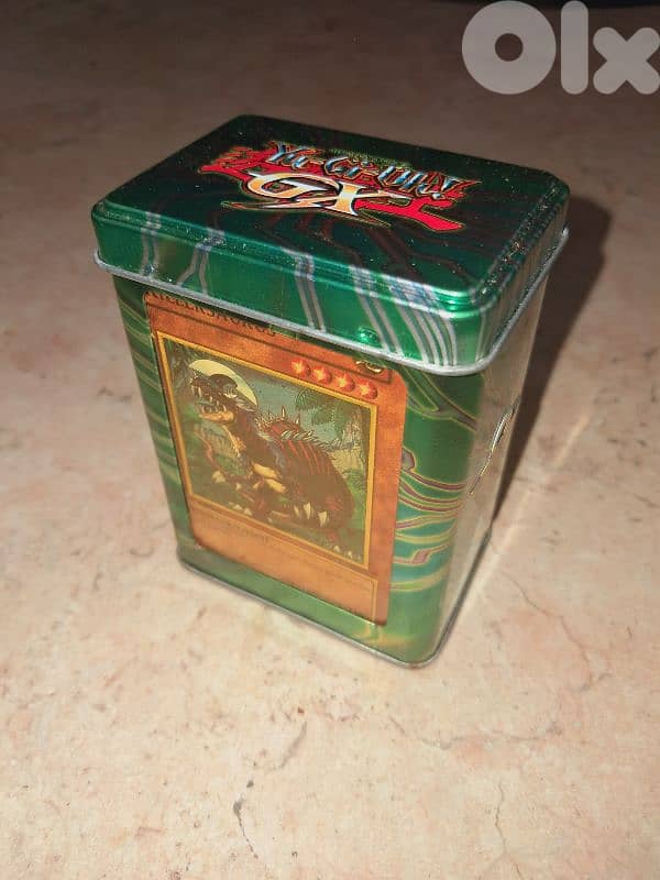 yugioh metal box of 40 cards + playmat 0