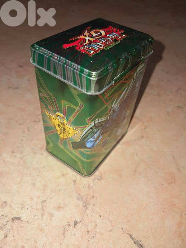 yugioh metal box of 40 cards + playmat 1