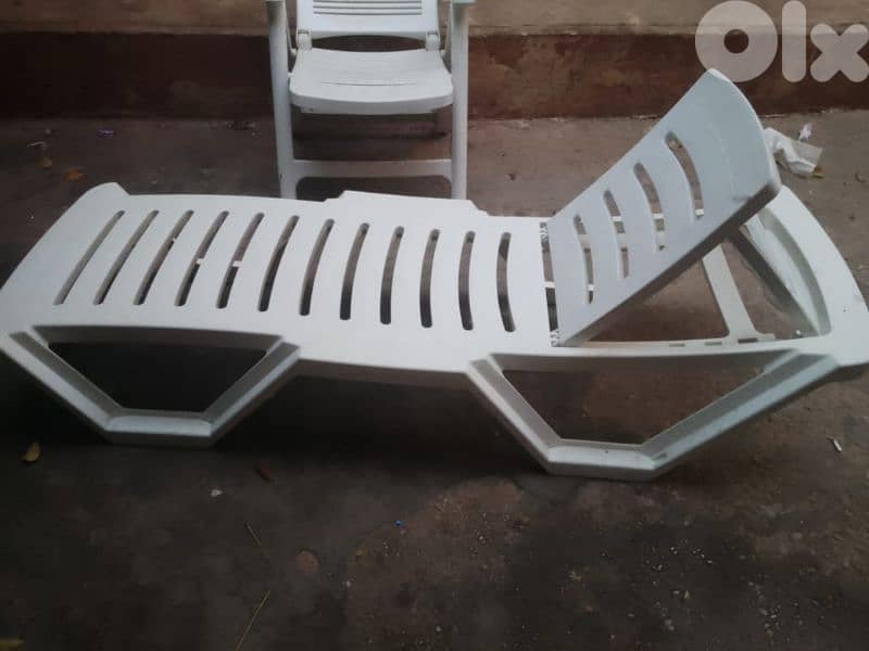 3 chise long with 1 chair 1