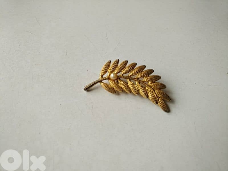 Old palm brooch - Not Negotiable 0
