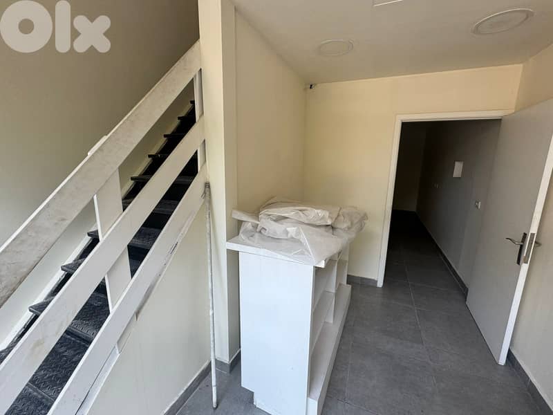 JH25-4317 Shop 80 m2 for rent in Sin l Fil, $ 1,000 cash 0
