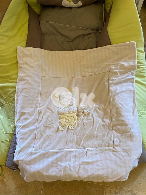Crib, 2 mattresses, 7 blankets & mosquito net 12