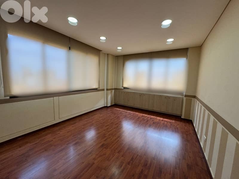JH25-4323 Office 115 m2 for rent in Sin l Fil, $ 950 cash 0
