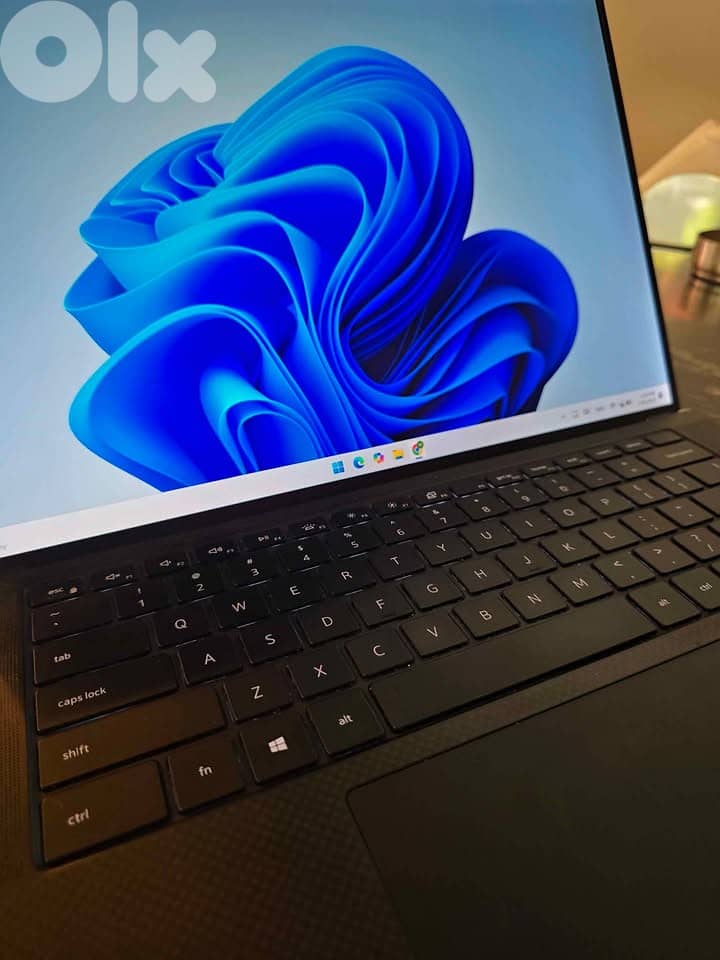 Dell XPS 15 9500 i7 256, great condition, touchpad issue 1