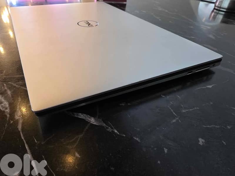 Dell XPS 15 9500 i7 256, great condition, touchpad issue 2
