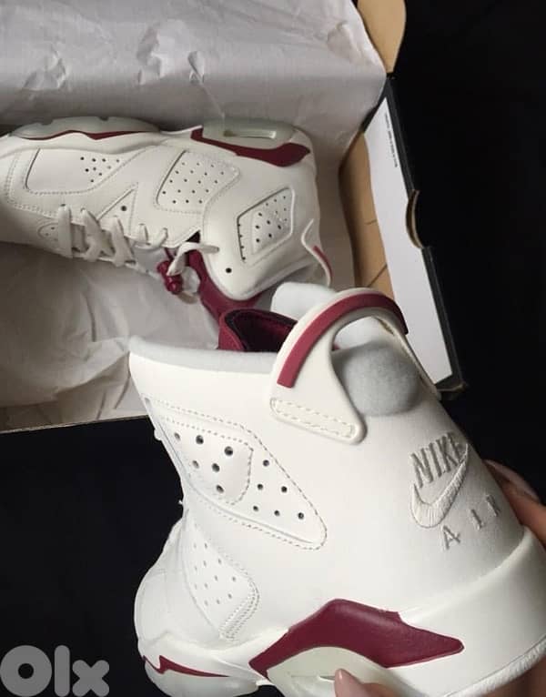 Nike air Jordan 6 maroun size 11.5 0