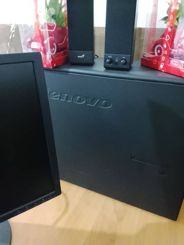 Lenovo and dell computer screen 2