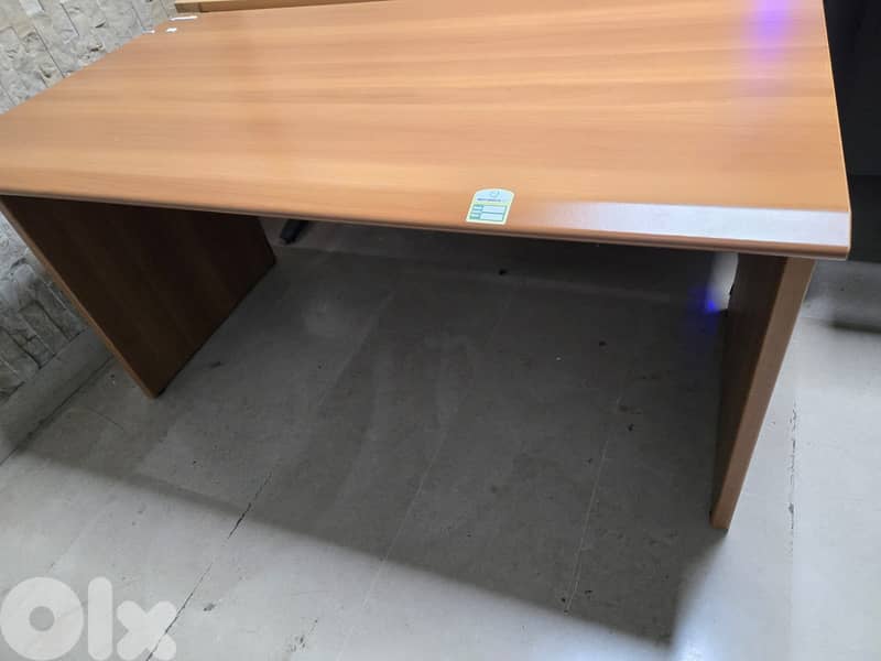 Desks for Sale - مكاتب للبيع 1
