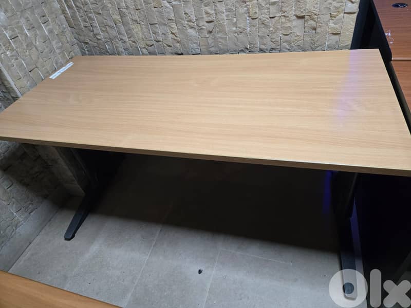 Desks for Sale - مكاتب للبيع 2