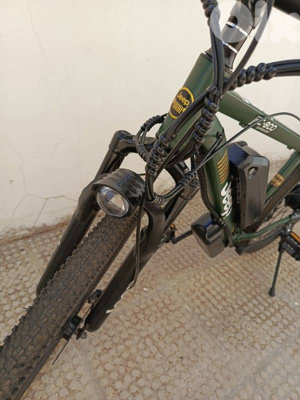Jeep E-bike with battery charger & remote included 3