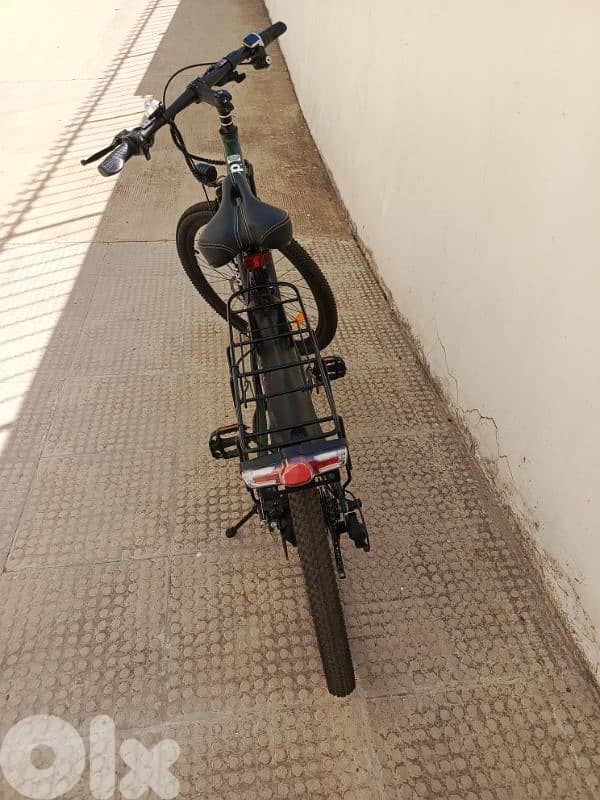 Jeep E-bike with battery charger & remote included 5