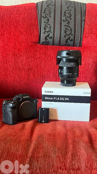 Sony A7RIV مع Sigma 35mm + بطارية إضافية
