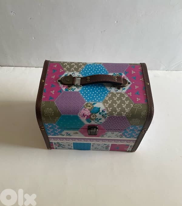 Retro wooden chest 0