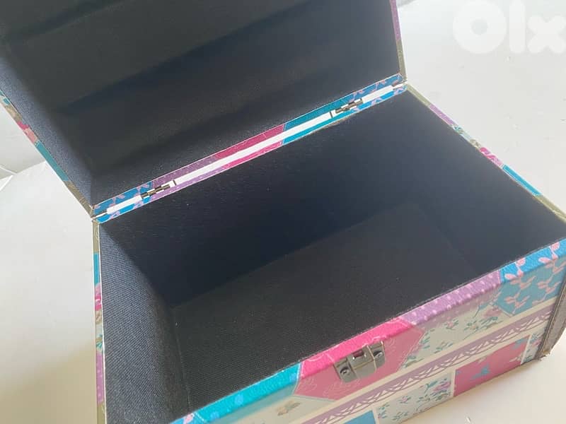 Retro wooden chest 7