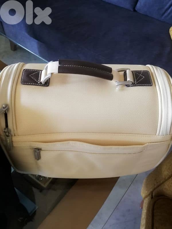 Victoria make-up bag 1