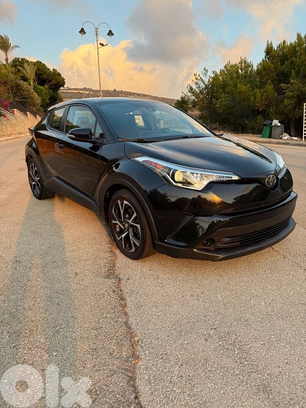 toyota chr 2018 clean carfax low mileage 0