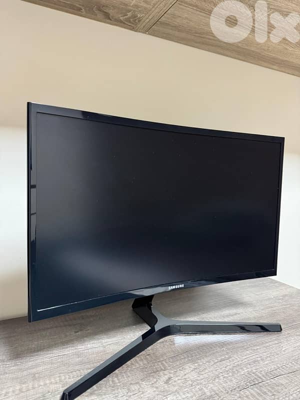 Samsung 24” Curved Monitor (144hz) 1