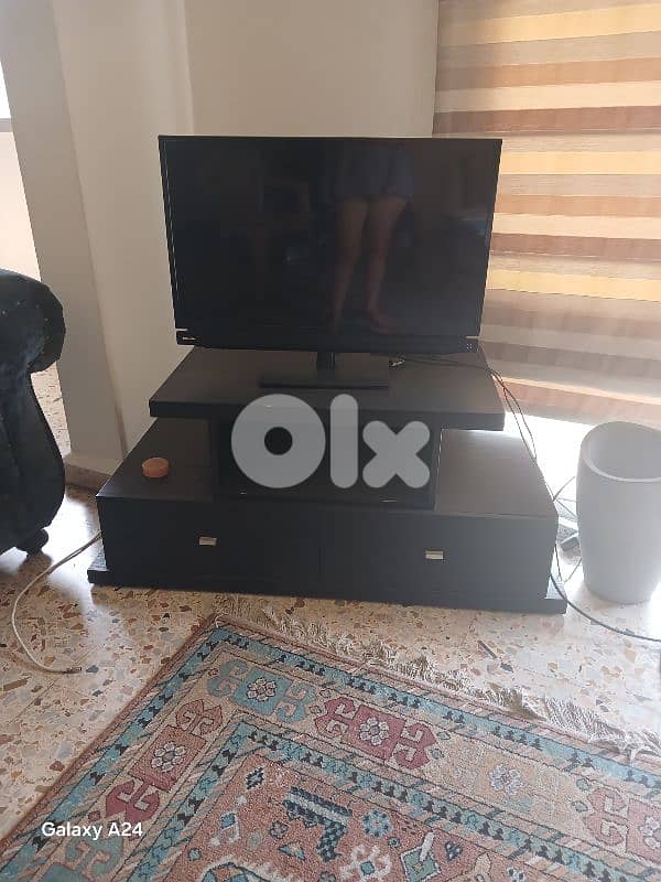 vitrines and tv stand 0