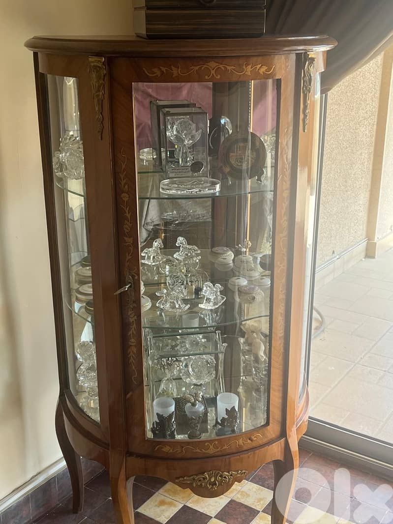 Antique : Bahu / Tables / Stand /Vitrine/love seat /lampadaires 6