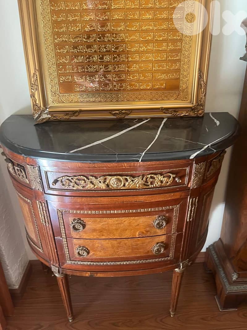Antique : Bahu / Tables / Stand /Vitrine/love seat /lampadaires 7