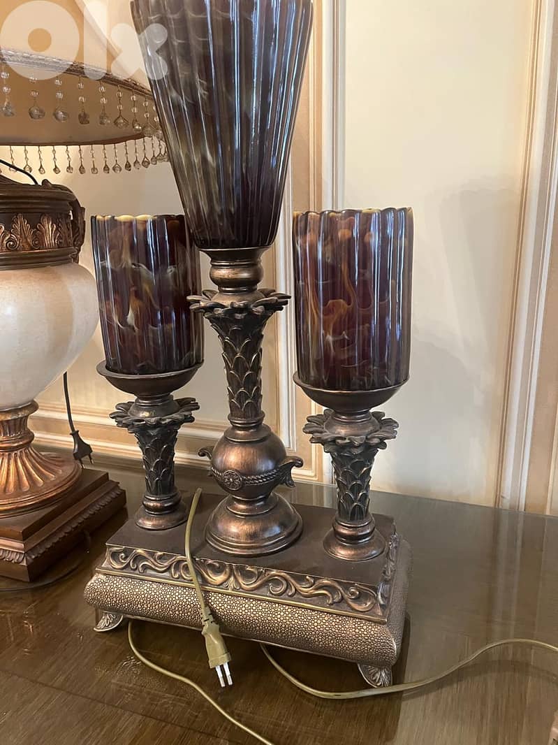 Antique : Bahu / Tables / Stand /Vitrine/love seat /lampadaires 17