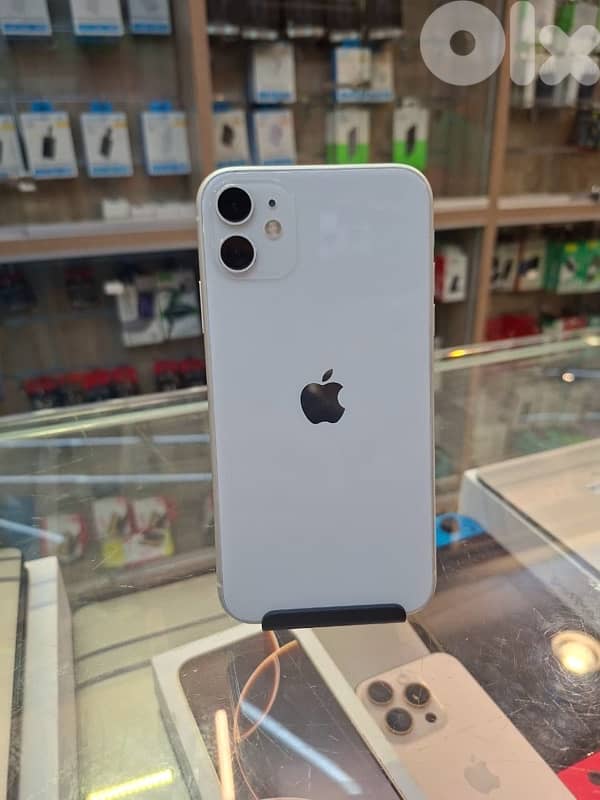 Used 11 128 gb white  battery changed 0