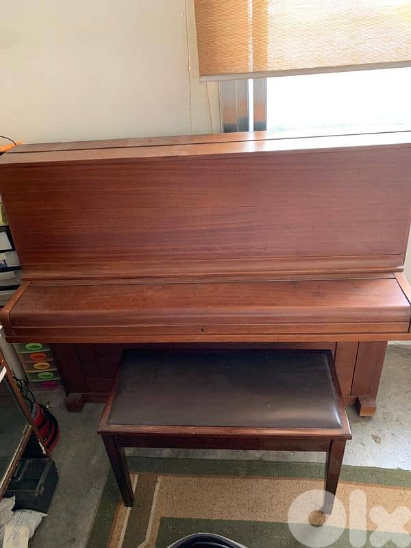 piano very good condition 1