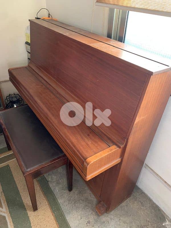 piano very good condition 2