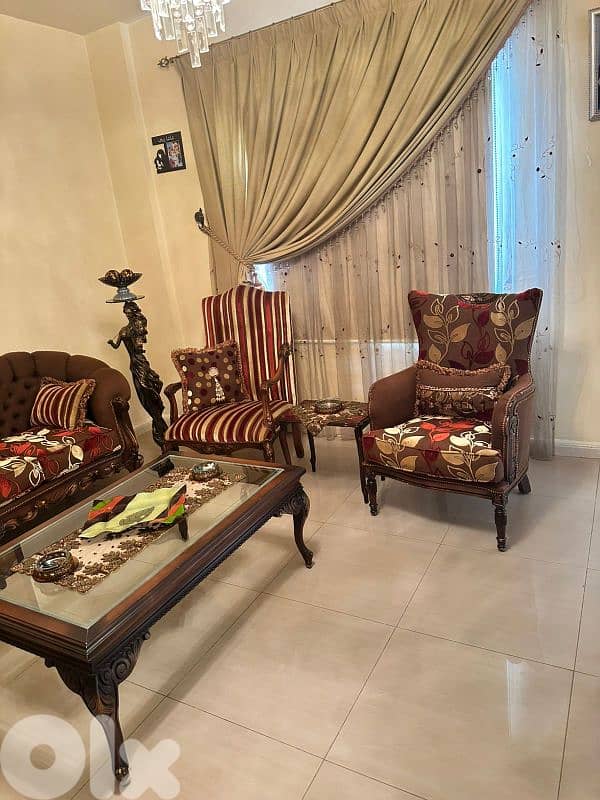 صالون خشب زين بعدو جديد مع طاولته 4