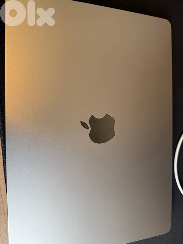 Apple macbook air 13.6” 1