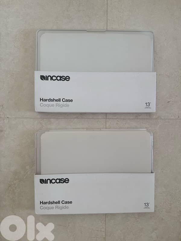 2 Incase Hard Laptop Covers For 13inch MacBook Air 0
