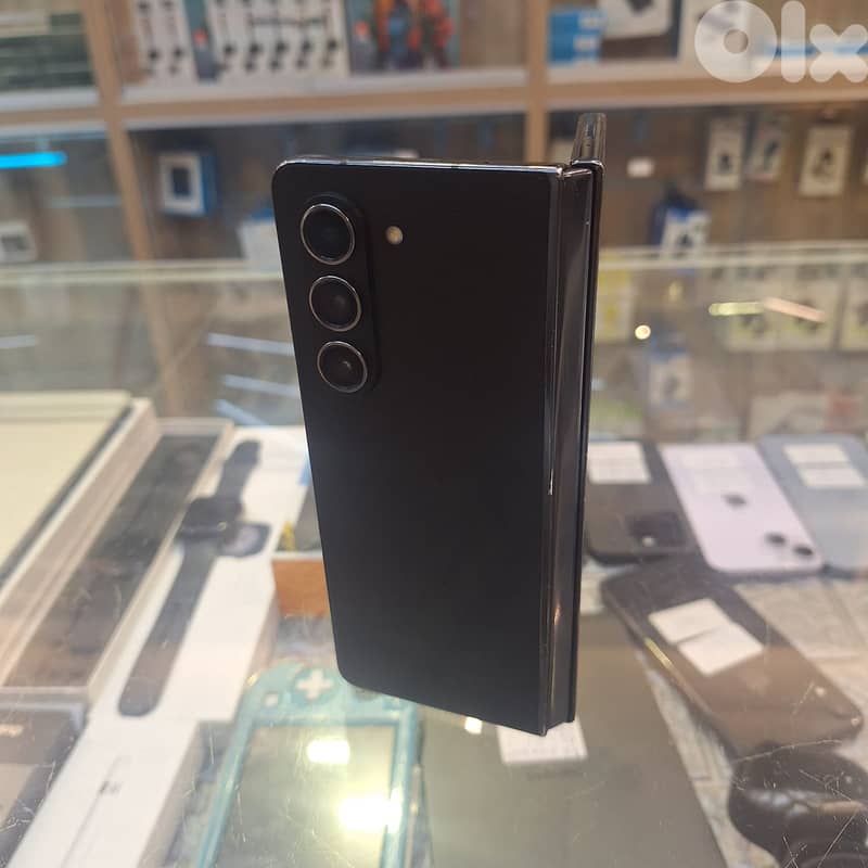Used zfold 5 12/512 gb Used like new 1