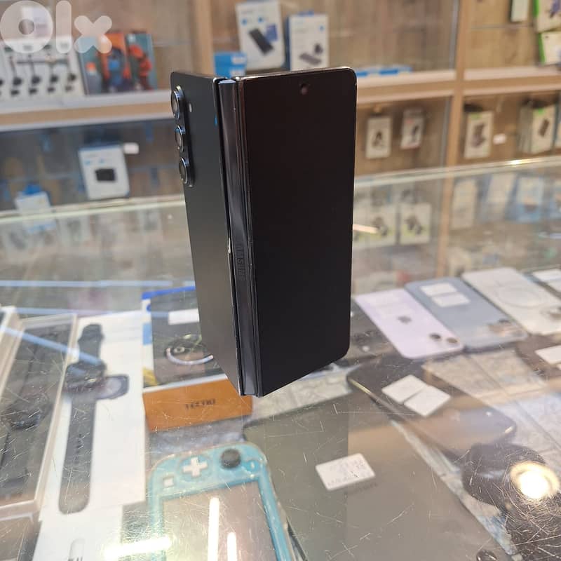 Used zfold 5 12/512 gb Used like new 2