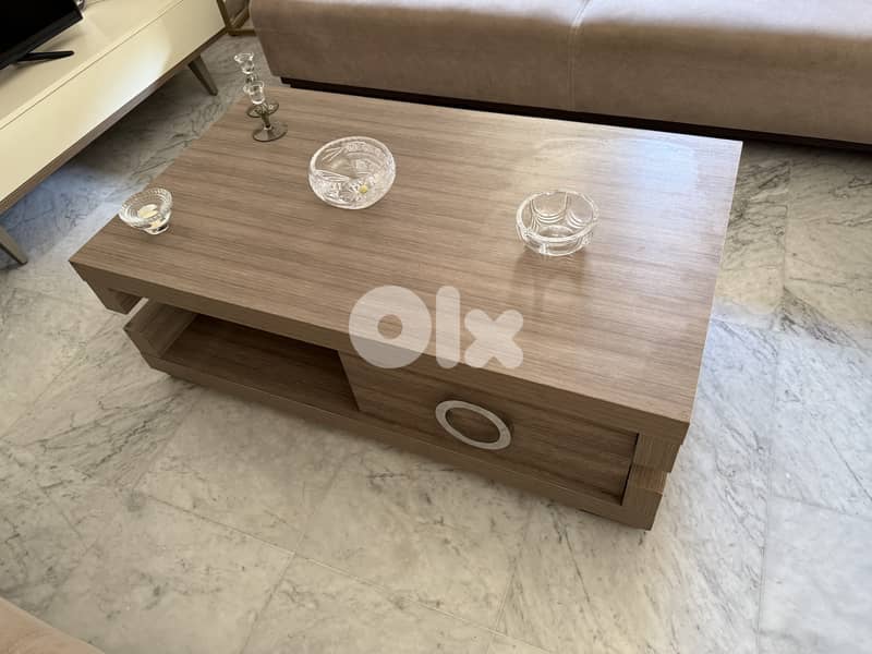 Salon Table 0