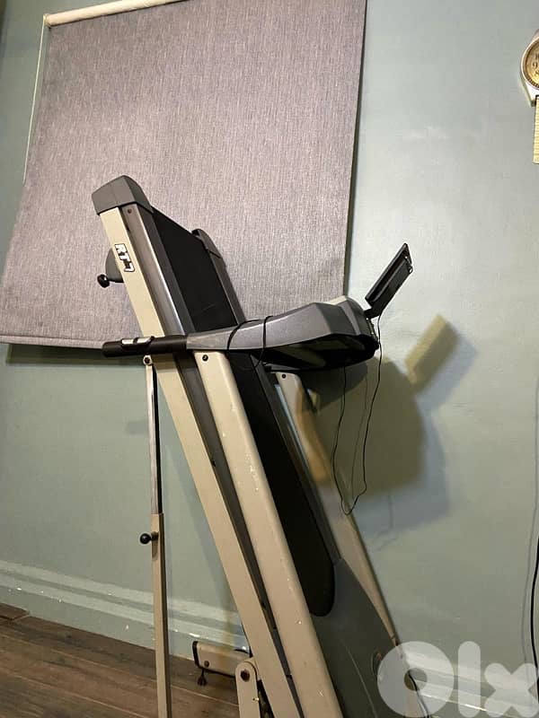 treadmill 100$ very good condition 1