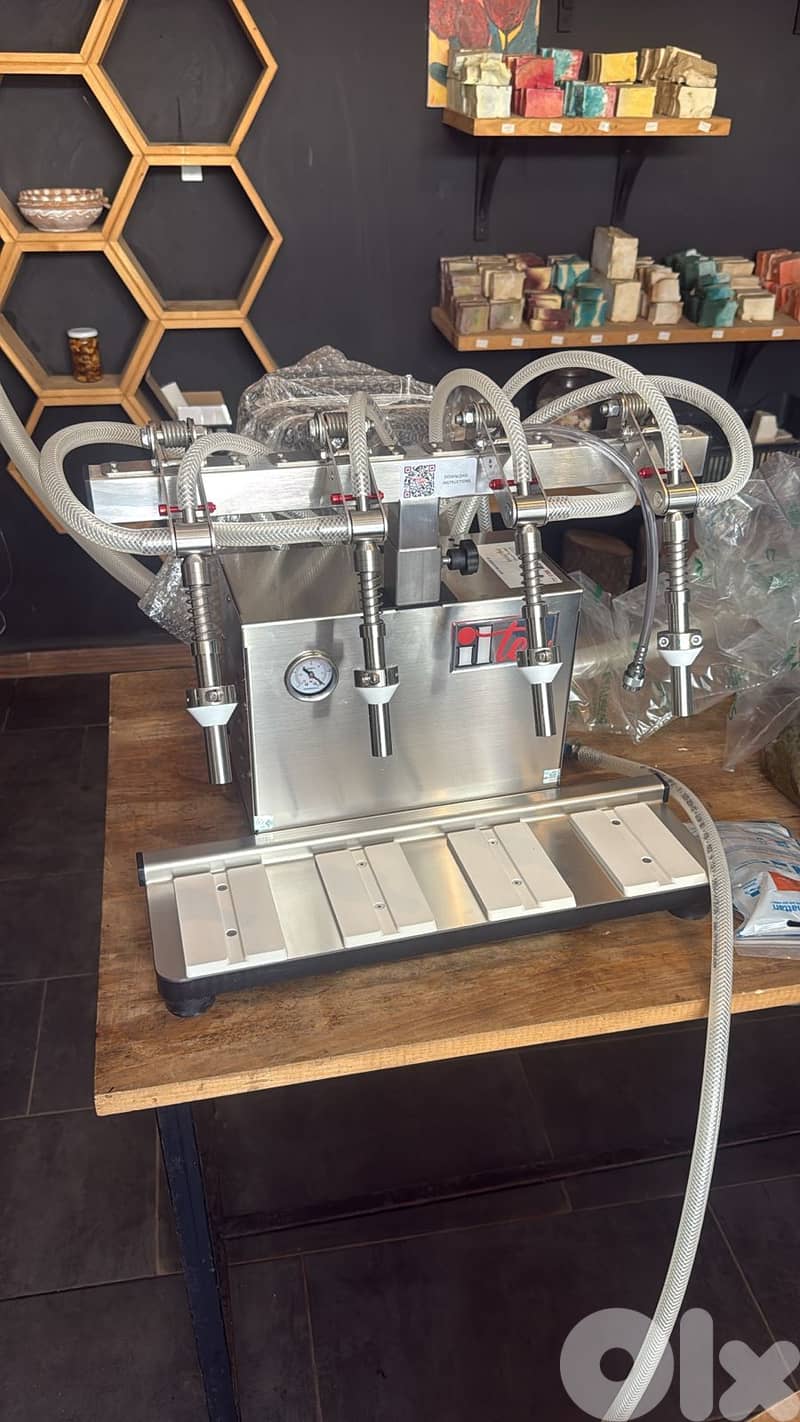 Filling machine of 4 heads(For Liquids) (آلة تعبئة بأربع رؤوس (للسوائل 0