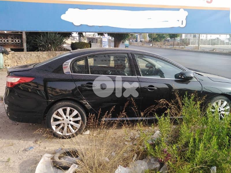 Renault Latitude 2011 0