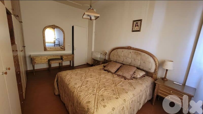 bed with 2 side tables 2