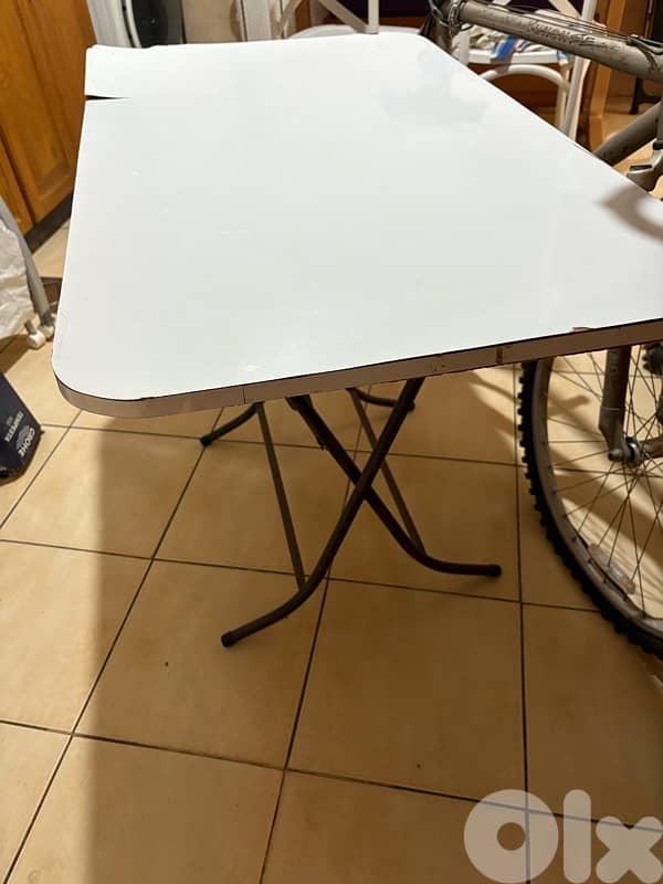 table طاولة بتتسكر 2