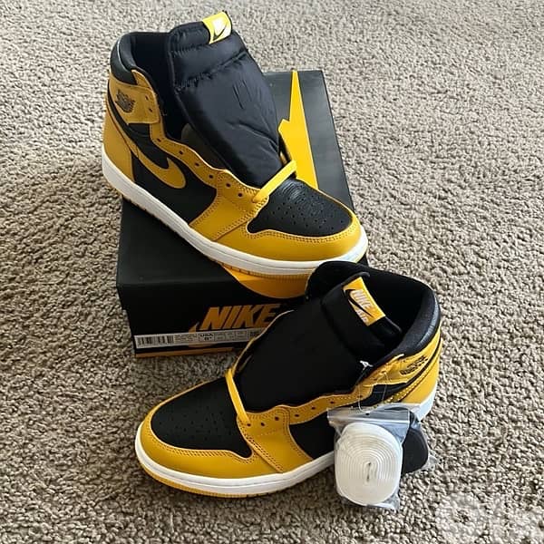 Original special edition Nike shoes 0