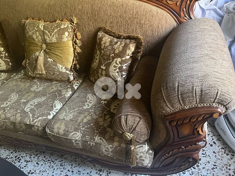 2صوفا كبار 4  كنبايات صغار مقعد واحد 5