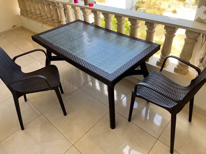 طاولة  سفرة او طاولة للخارج مع ٤ كراسي 2