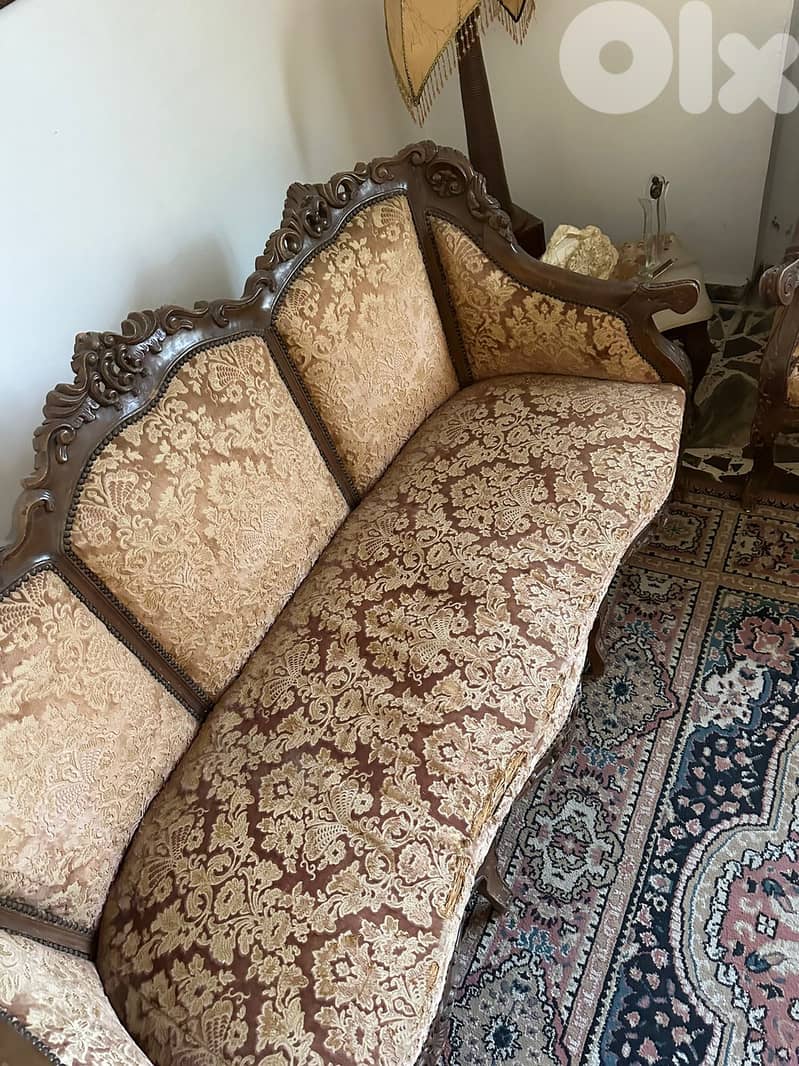 vintage salon, classic antique-style living room 3