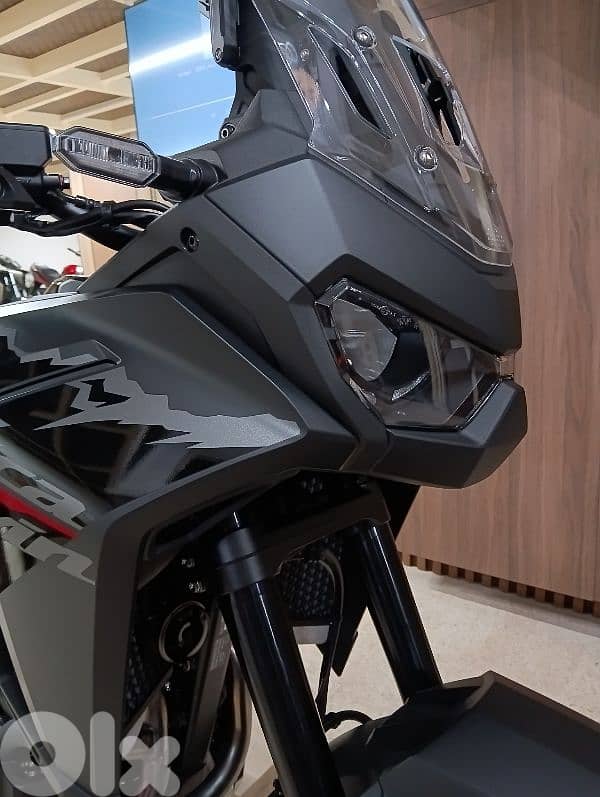 Honda Africa Twin model 2025 DCT dealer warranty 1100cc 0klm 5