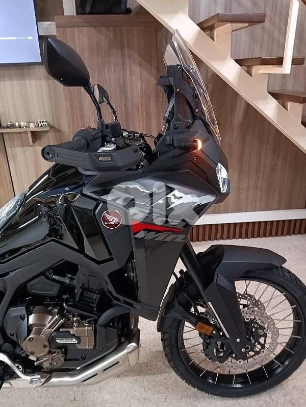 Honda Africa Twin model 2025 DCT dealer warranty 1100cc 0klm 10