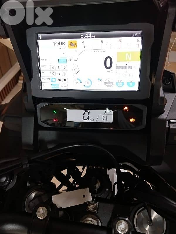 Honda Africa Twin 1100cc 2025 DCT Electric suspension dealer warranty 1